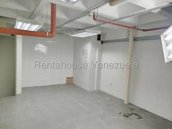 Daniela Linarez Alquila Locales Comerciales En Excelente Centro Comercial En El Oeste De Barquisimeto Posee Area De Mezzanina Asegura La Alta Visibilidad Para Tu Negocio                               