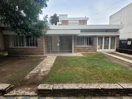 Cerro De Las Rosas: Casa En Alquiler / Ideal Oficinas / Coworking