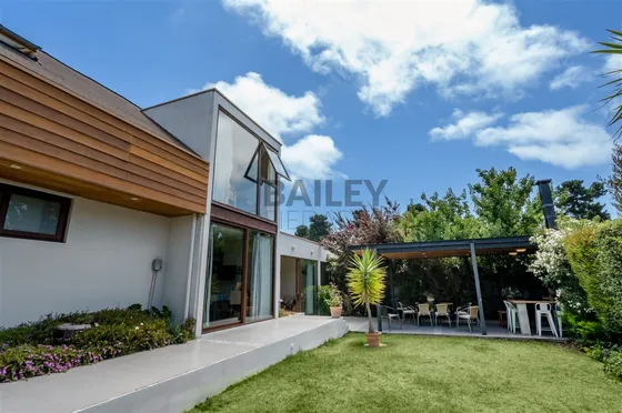Casa En Venta De 3 Dorm. En Concón