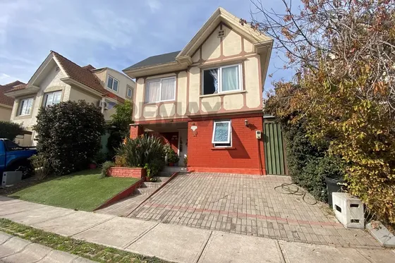 Arriendo Casa 5d/5b En Condominio, Peñalolén