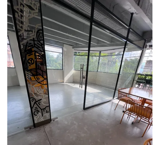 Vendo Primer Piso Con Locales Comerciales