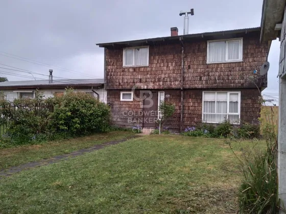 Casa Con Amplio Sitio A Pasos Del Centro.