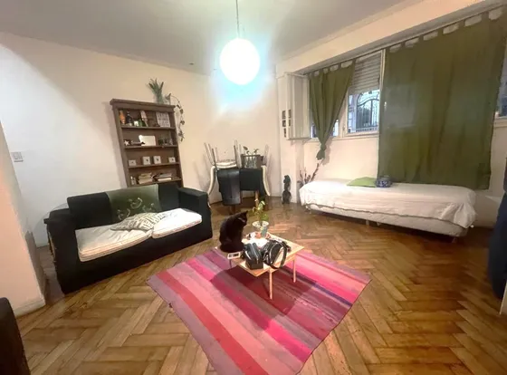 Venta Amplio Departamento De Dos Ambientes, Zona Centro