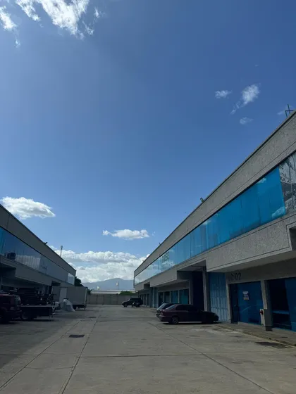 Galpon Industrial Aeropuerto 2 Unificados Valencia Jcossi