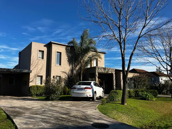 Dueño Vende  Casa 4 Ambientes , 3 Baños