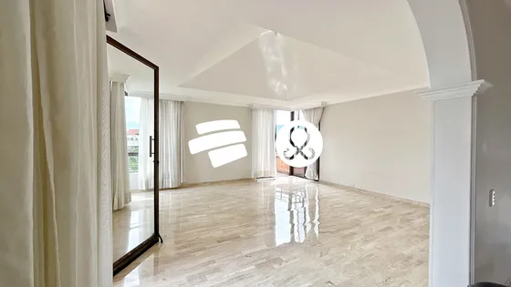 Apartamento En Venta En Conquistadores 4 Habitaciones