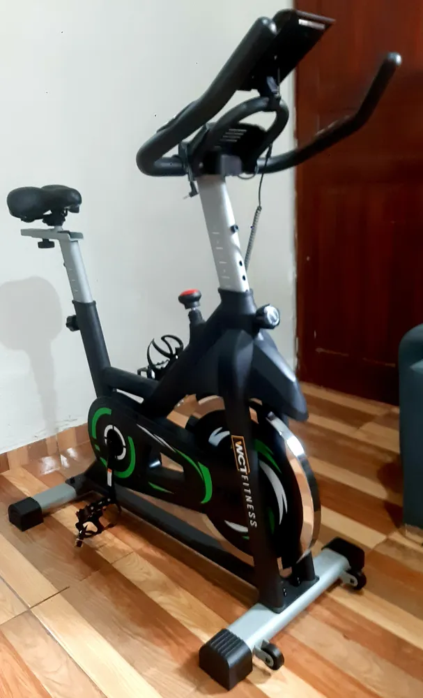 Bicicleta Ergométrica Spinning 20kg Wct Fitness Cor Preto/Verde - Imagem 2