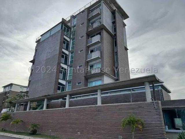 Amplio Apartamento, Exclusiva Residencia Y La Mejor Vista. 24-10560.