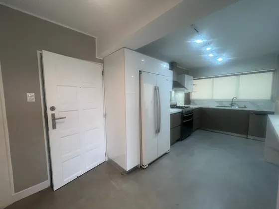 Se Alquila Apartamento Con Ascensor Privado En La Floresta, Municipio Chacao.