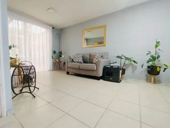 Casa En Venta De 3 Dorm. En Renca