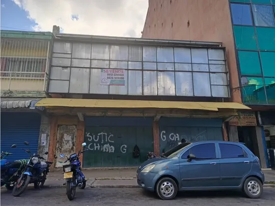 Edificio / Local Comercial Calle Miquilén Los Teques Jr