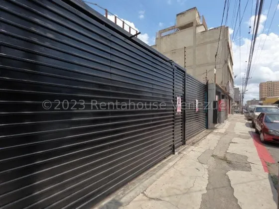 Maria Luisa Mendoza Vende Sensacional Galpon Completamente Remodelado En Zona Netamente Comercial Del Centro De Barquisimeto Posee Oficinas Y Todos Los Servicios Y Beneficios Q Bsucas 2 3 2  2 1 6 2 