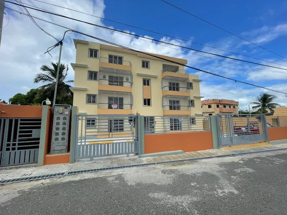 Alquilo Apartamento De 3 Habitaciones Próximo A Avenida Charles De Gaulle 