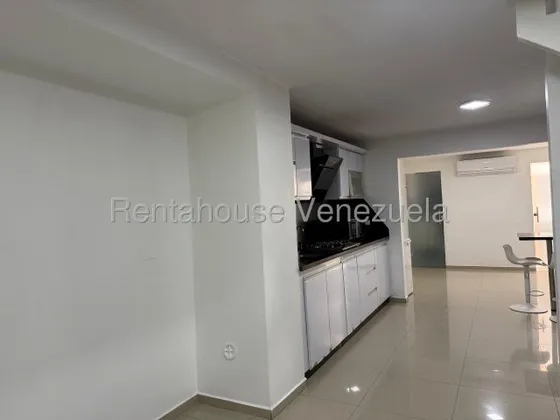 Fredxia Castillo Vende Hermoso Townhouse En Caminos De Tarabana, Cabudare # 25-24054