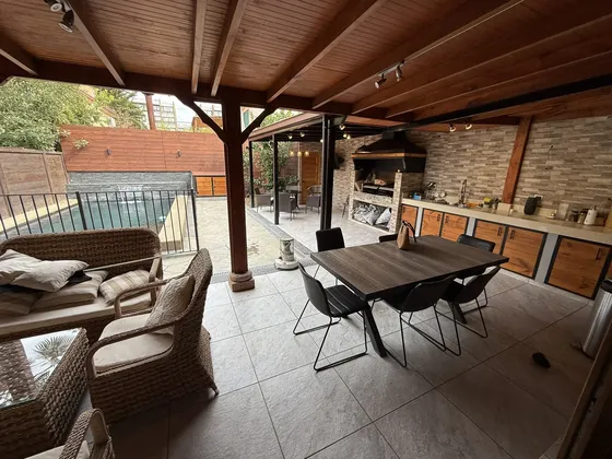 Preciosa Y Amplia Casa En Arriendo! 4 Hab+piscina Y Quincho!