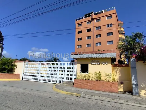 Dm Vende Amplio Apartamento Con Terraza En Los Robles Isla De Margarita