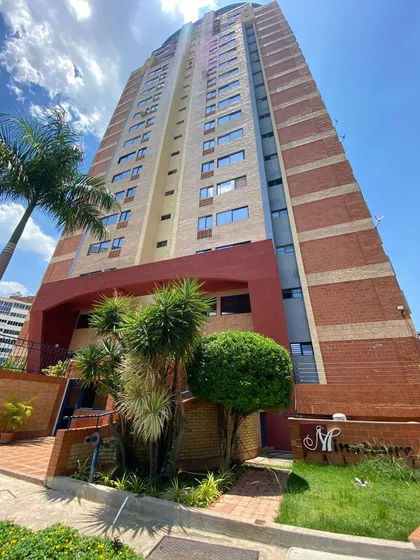 Apartamento En Alquiler Valencia Urb Los Mangos (mer)