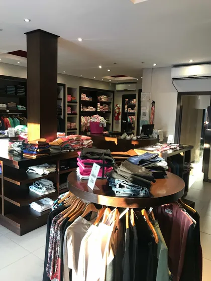 Local Comercial Sobre Av Hipólito Irigoyen