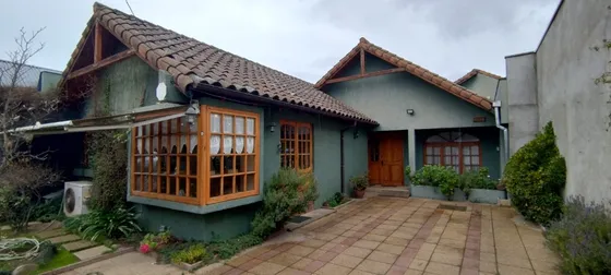 Se Arrienda Excelente Casa Para Uso Comercial.