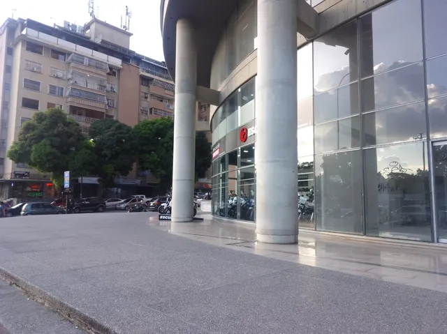 Potencial Local Comercial En Los Dos Caminos A Pie Decalle
