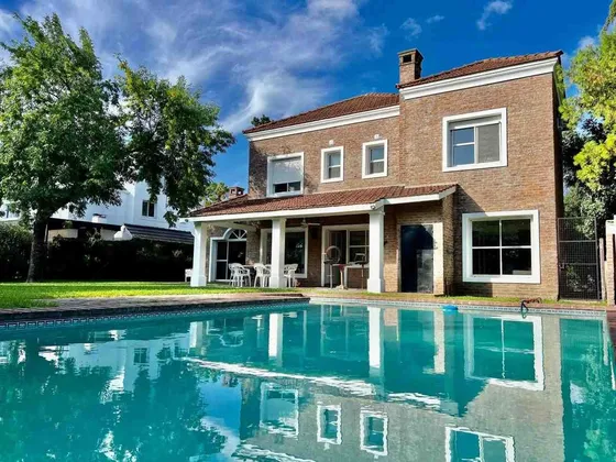 Casa En Venta 7 Ambientes Con Pileta, Barrio Senderos 2, Pilar.