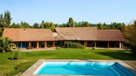 Casa En Parcela, En Venta De 5 Dorm. En Colina