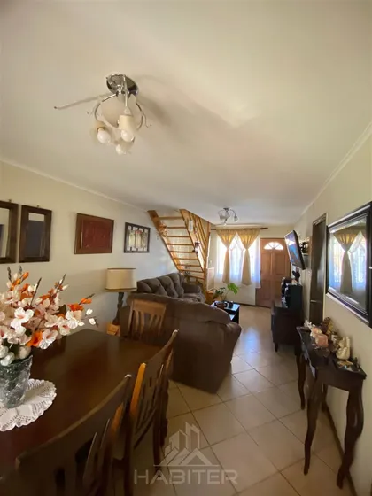 Casa En Venta De 4 Dorm. En Curicó