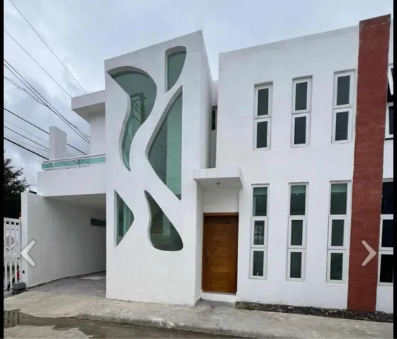 Casa Urbanización Los Planetas, Ensanche Isabelita.