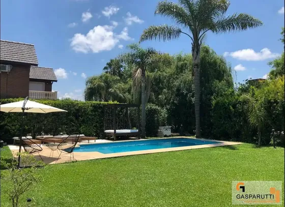 Casa En Alquiler En Barrio Septiembre, 4 Ambientes Con Pilet