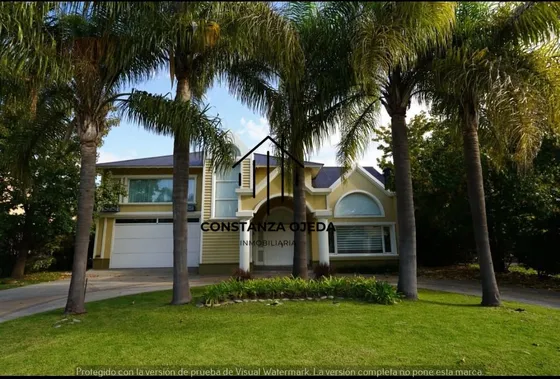 Casa En Venta En Campos De Alvarez