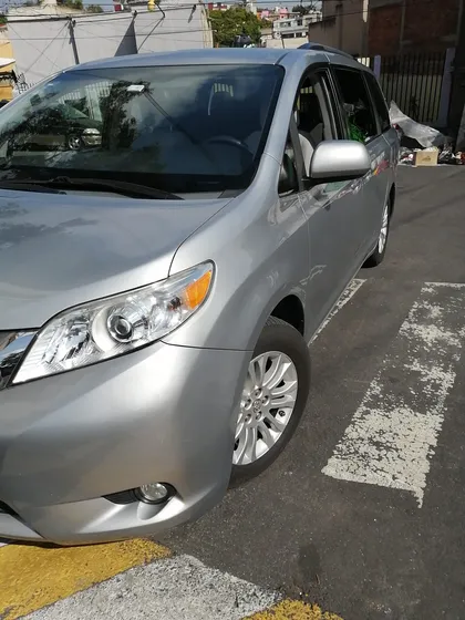 Toyota Sienna 3.5 Xle V6 At