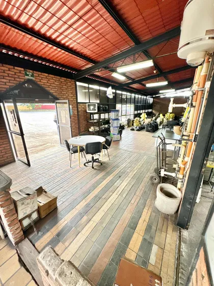 S.c Alquiler De Local Comercial En La Av. Libertador