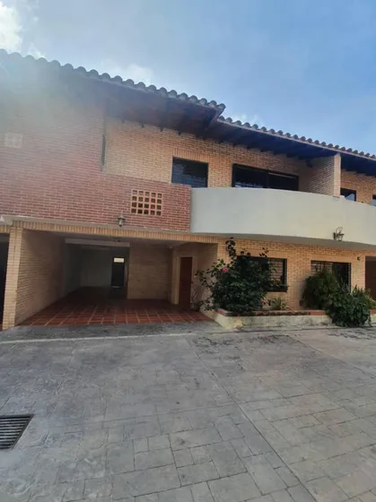 Grey Zuloaga Y Javier Philip Inzitu Realtors  Venden Townhouse En Residencias Altos Del Saman Mañongo Naguanagua Carabobo Venezuela