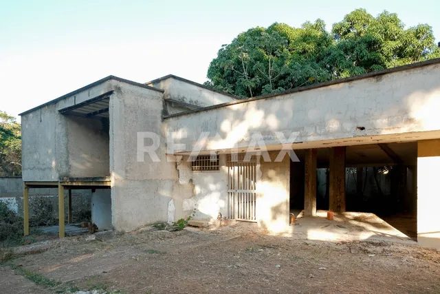 Casa En Guaparo, Obra Gris. Calle Cerrada De Oportunidad!! Az 269050