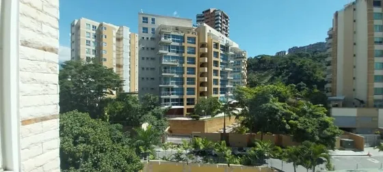 Vendo Bello Apto En Las Mesetas De 198 M2 / 5 H / 4 B / 4 P 
