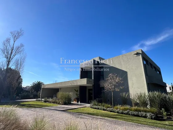 Casa En Venta 5 Ambientes Country Los Pingüinos