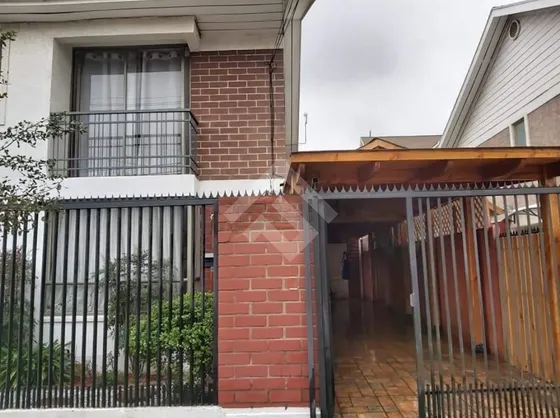 Casa En Venta De 3 Dorm. En Maipú
