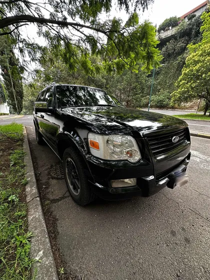 Ford Explorer Limited V8 4x2 Mt