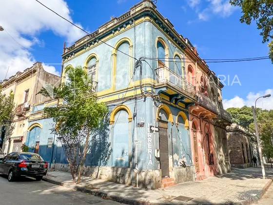 Bajo De Precio Oportunidad Venta Padron Unico Local 71 M2 Y 5 Mts De Altura. Arriba Apartamento O Casa De Altos De 61 M2 Con 2 Dormitorios O Ambientes Enormes, Terrazas Patio Balcones Villa Muñoz
