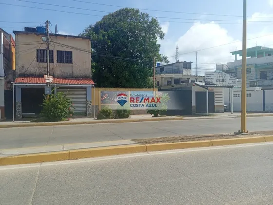 En Venta De Un Terreno De 934,56 Con Locales Comerciales En Avenida Principal De Chichiriviche Con Excelente Potencial