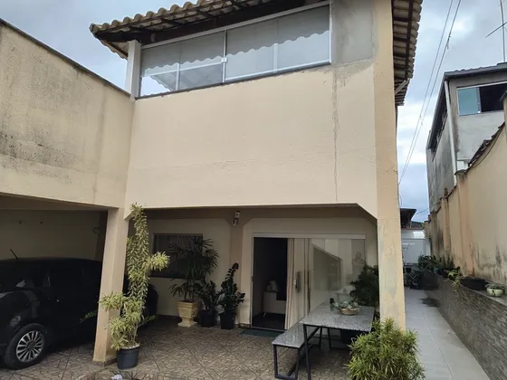 Grande Oportunidade ! Casa Com 2 Andares! Garagem Para 3 Car