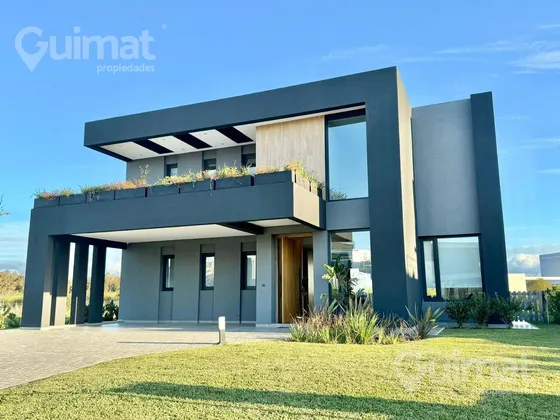 Excelente Casa En Acacias, Puertos Del Lago 728m2 De Lote.