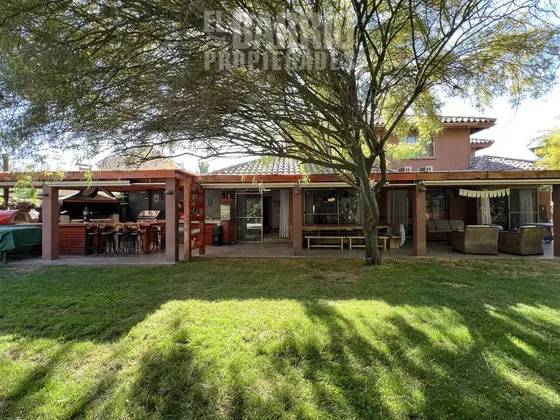 Casa En Venta De 5 Dorm. En Santa Elena