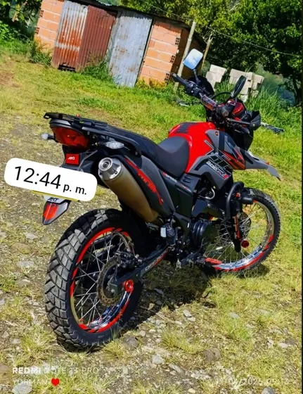 Akt Ttr 200 Roja Con Gris, Como Nueva Y Papeles Al Día