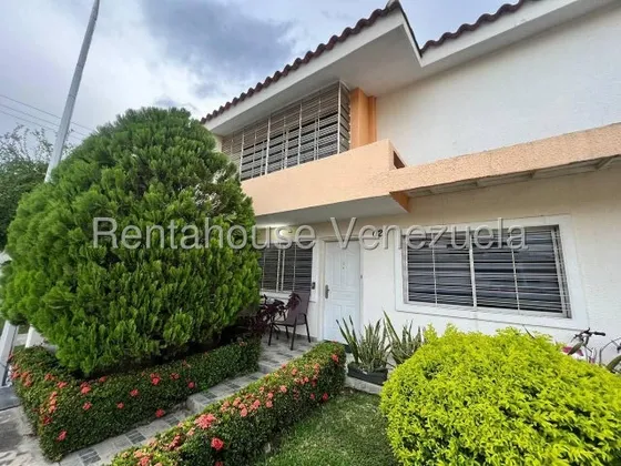 Hermoso Y Moderno Townhouse En Venta (jbra)