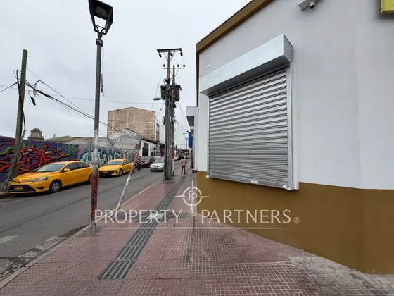 Local Comercial En Esquina Con Flujo Excepcional E...