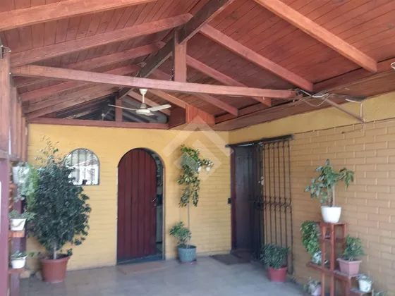 Casa En Venta De 6 Dorm. En Maipú
