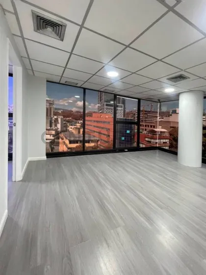 Alquiler De Extraordinaria Oficina Ejecutiva En Las Mercedes