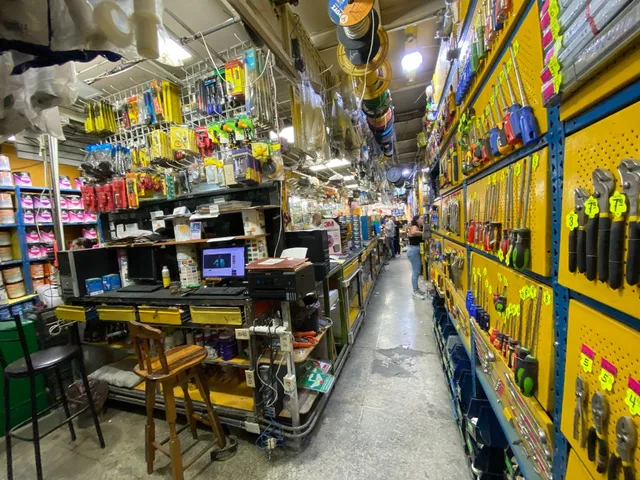 Gran Ferreteria Se Vende Fondo De Comercio A Pie De Calle 800 M2 Acropolis