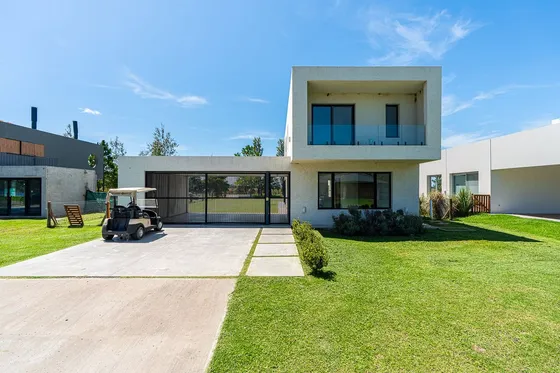 Casa En Venta 3 Dormitorios La Rinconada